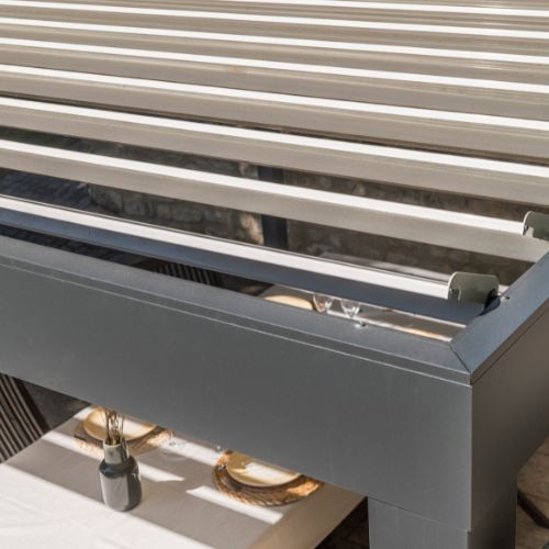 Quelle hauteur pour une pergola bioclimatique ?